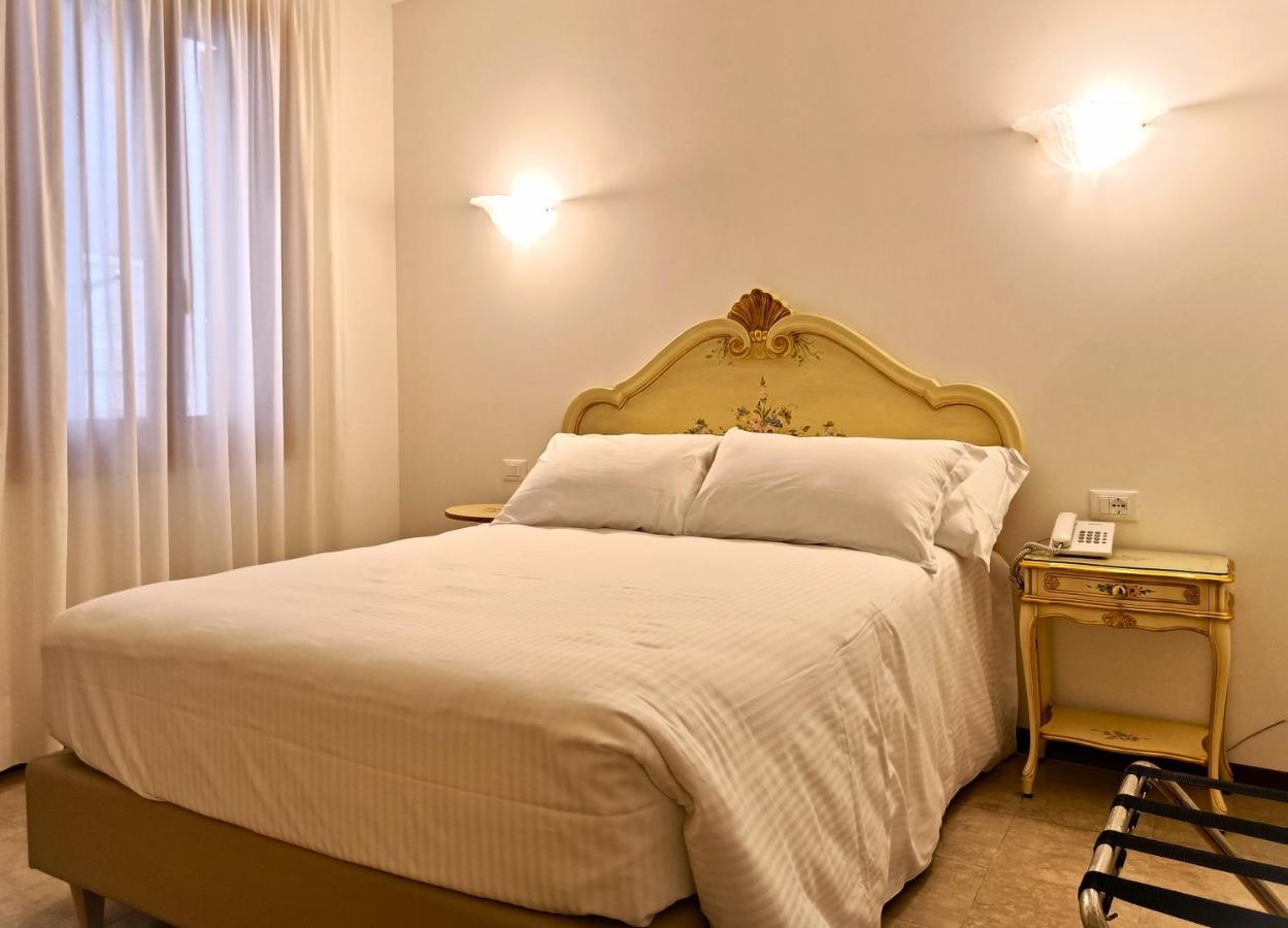 Hotel Guerrini Venezia Esterno foto