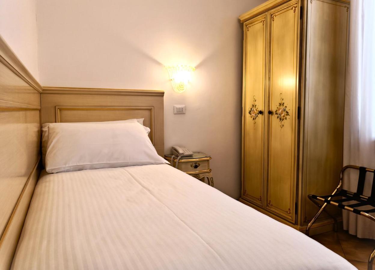 Hotel Guerrini Venezia Esterno foto