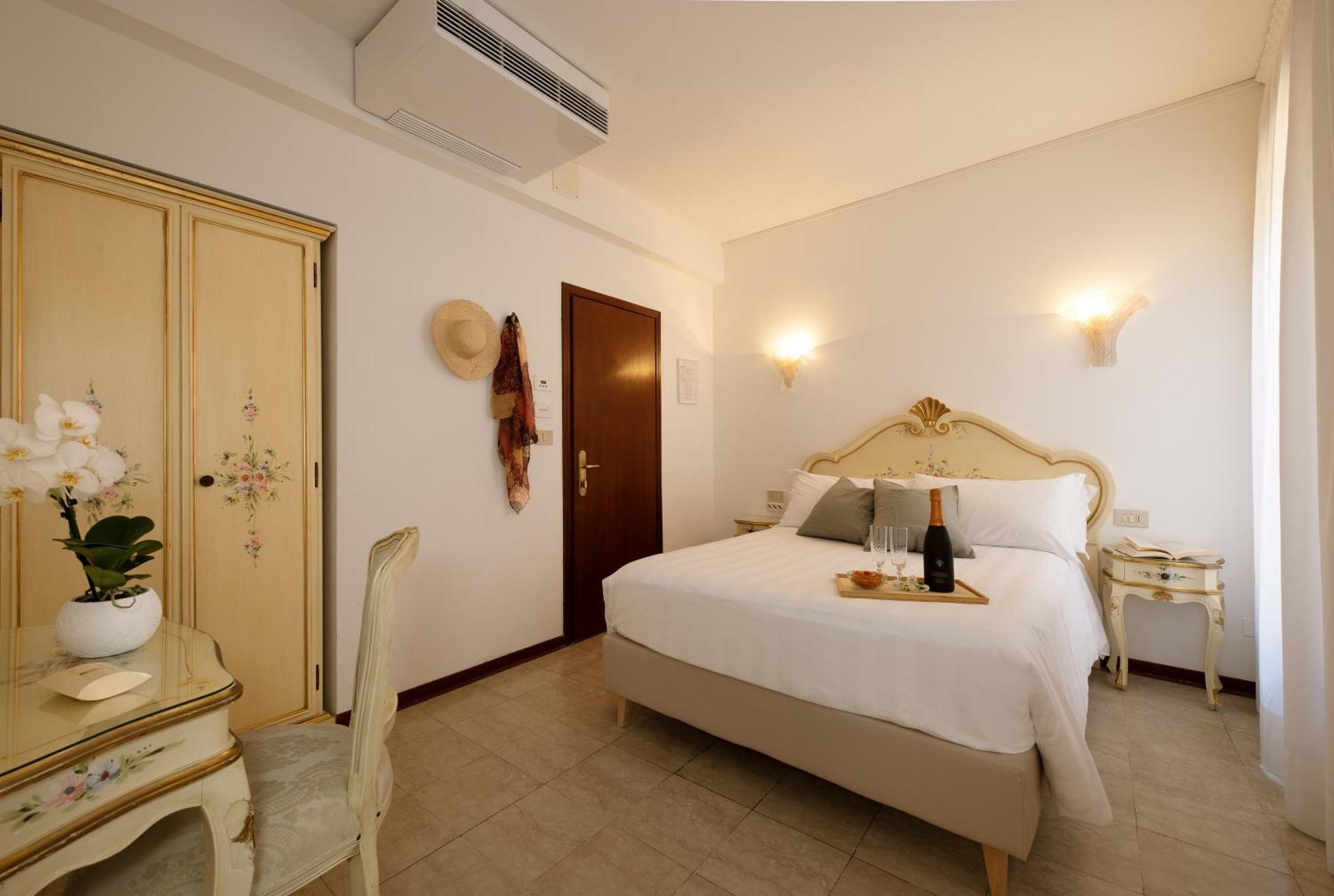 Hotel Guerrini Venezia Esterno foto